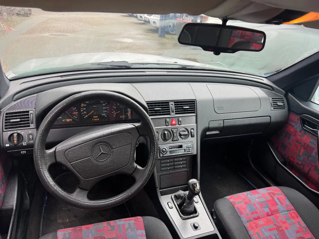 Mercedes-Benz C-klasse **C180-BELGIAN ORIGINE-AC**