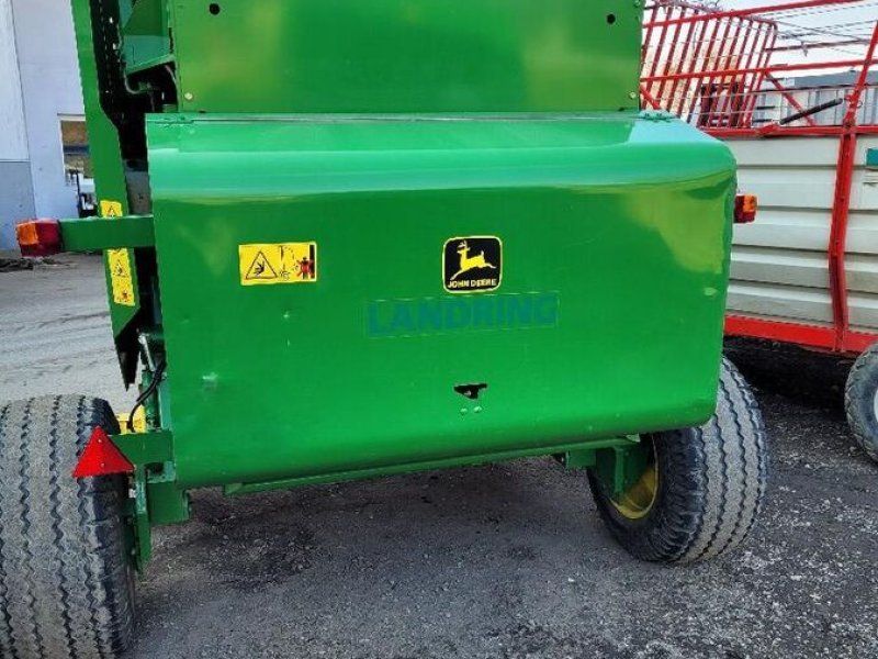 John Deere 570