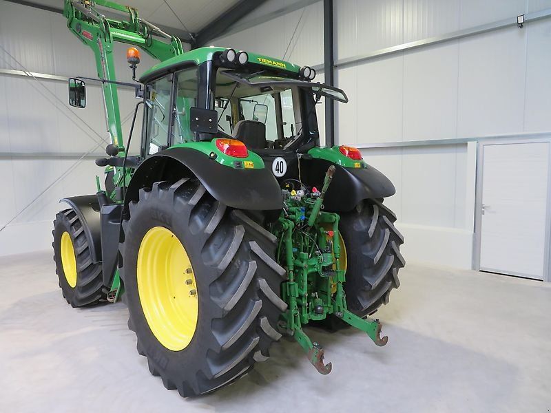 John Deere 6150M mit Stoll Industriefrontlader