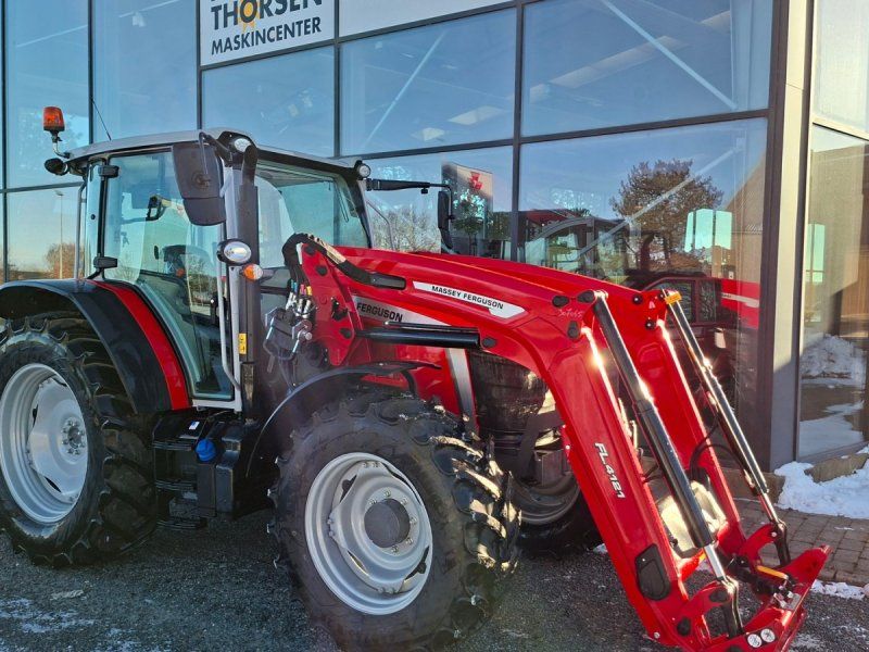 Massey Ferguson 5M.145