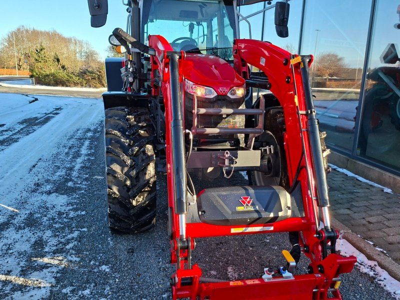Massey Ferguson 5M.145