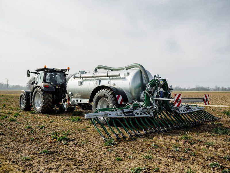 Farmtech Supercis 1000 + Condor 10.5 Güllefass mit Vertei