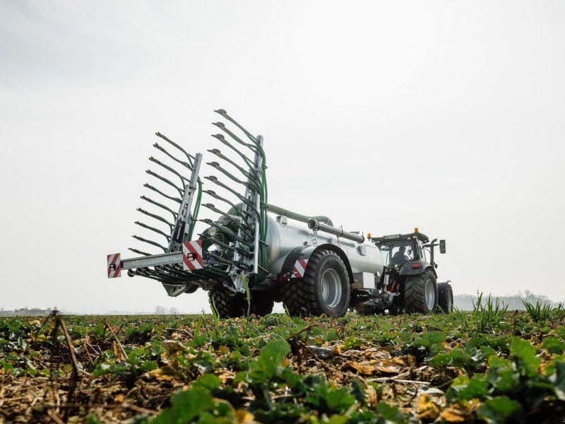 Farmtech Supercis 1000 + Condor 10.5 Güllefass mit Vertei