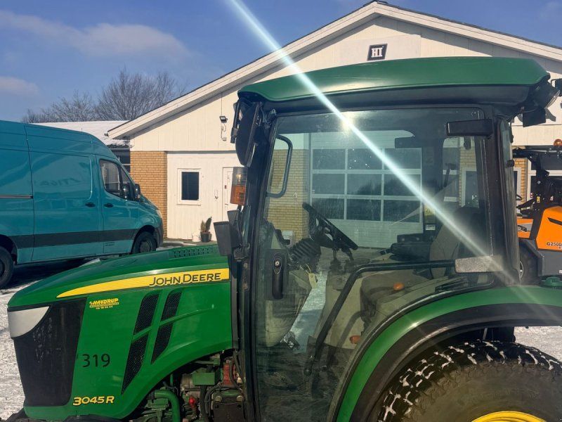 John Deere 3045R