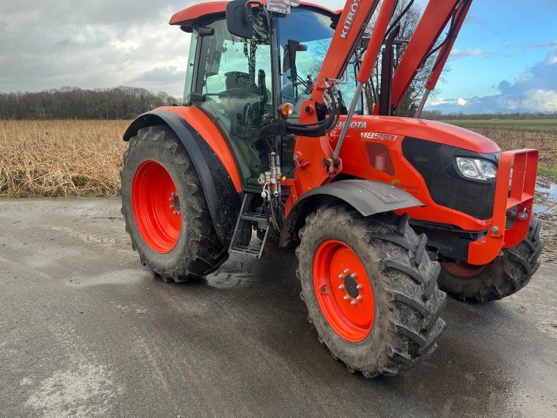 Kubota M8560