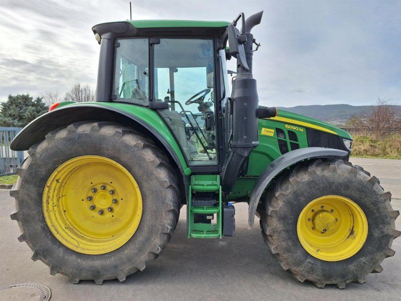 John Deere 6090M