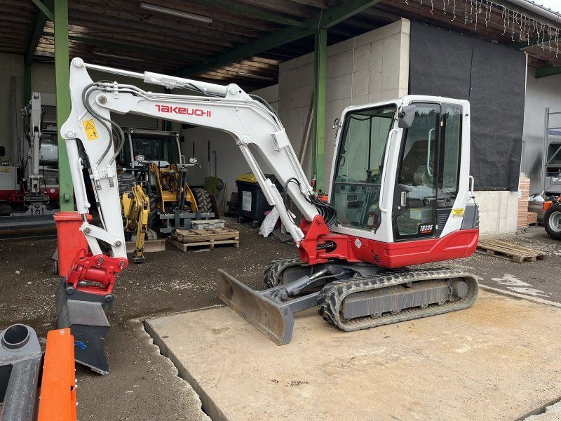 Takeuchi TB 235 mit Powertilt