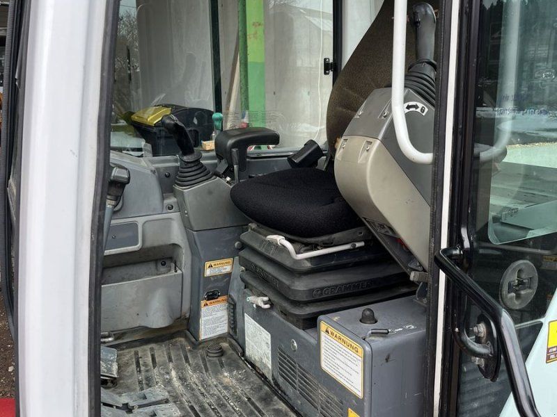 Takeuchi TB 235 mit Powertilt