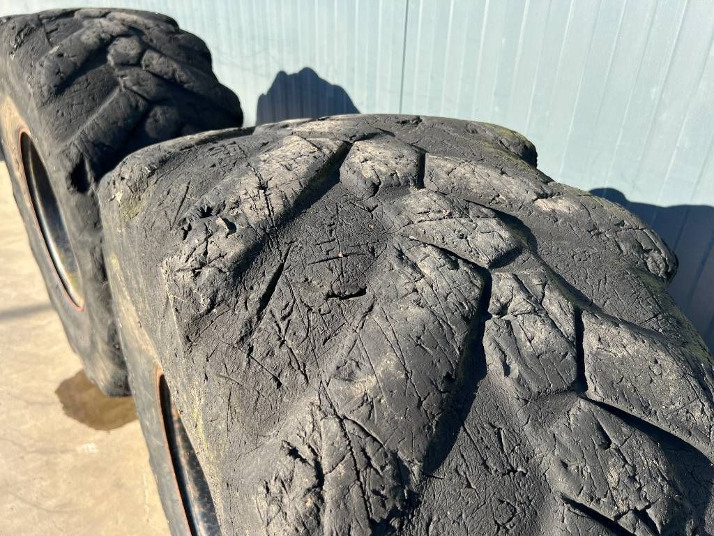 Michelin 445/70R19.5 incl. rim