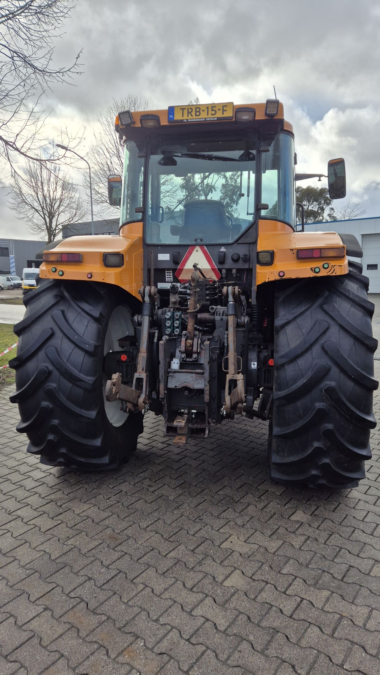 Renault Ares 735 RZ met Fronthef en PTO