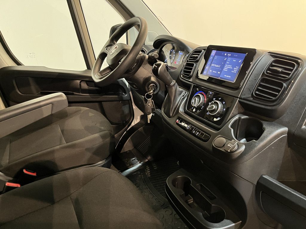 Fiat Ducato 35 2.2 MultiJet L4H2 Maxi 140 PK Automaat / Euro 6 / Airco / CarPlay / Camera / Cruise Control / 3.000 KG Trekgewicht / 3-Zits / 51.300 KM !!