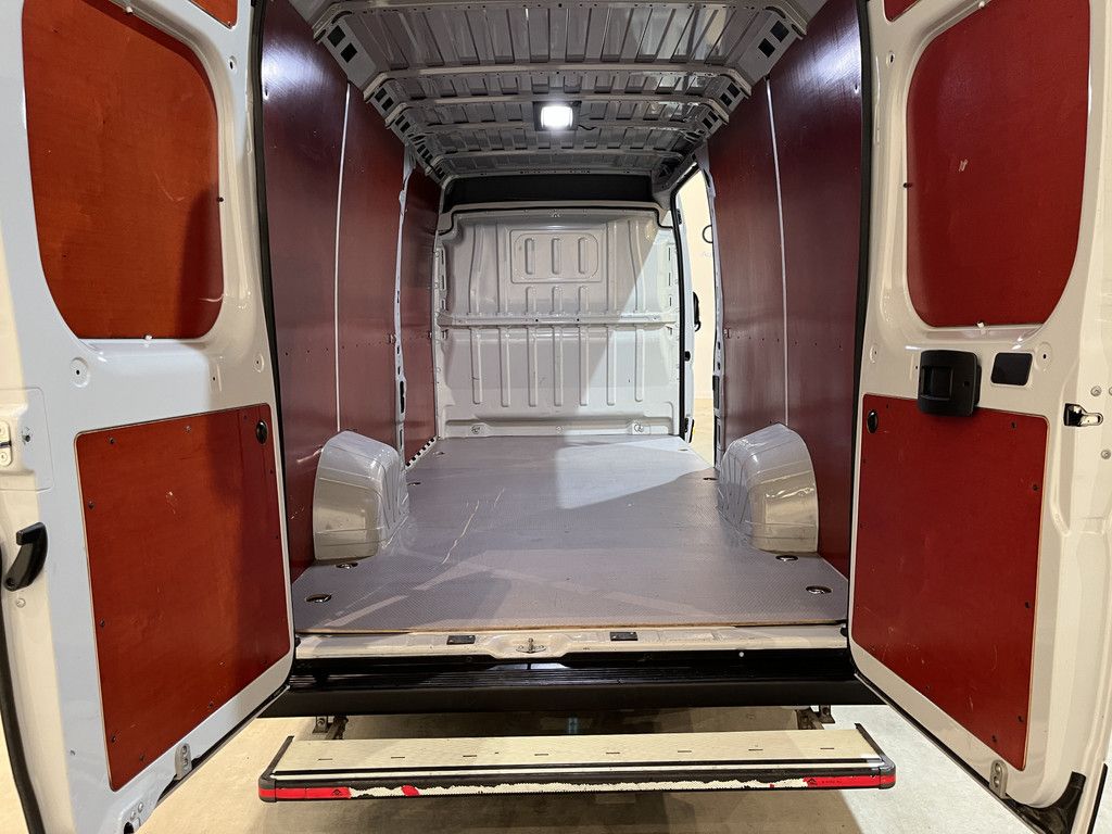 Fiat Ducato 35 2.2 MultiJet L4H2 Maxi 140 PK Automaat / Euro 6 / Airco / CarPlay / Camera / Cruise Control / 3.000 KG Trekgewicht / 3-Zits / 51.300 KM !!