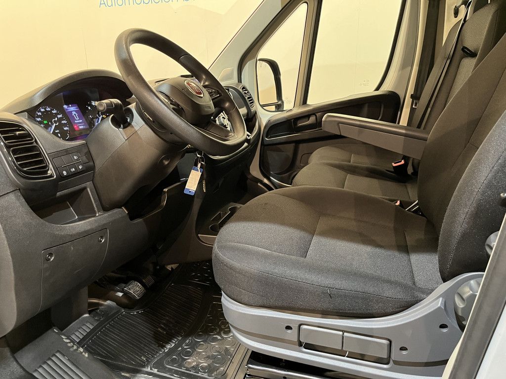 Fiat Ducato 35 2.2 MultiJet L4H2 Maxi 140 PK Automaat / Euro 6 / Airco / CarPlay / Camera / Cruise Control / 3.000 KG Trekgewicht / 3-Zits / 51.300 KM !!