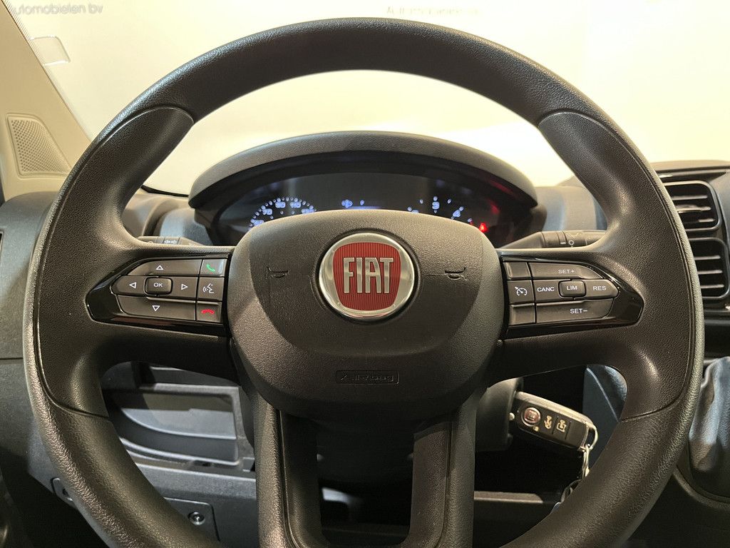 Fiat Ducato 35 2.2 MultiJet L4H2 Maxi 140 PK Automaat / Euro 6 / Airco / CarPlay / Camera / Cruise Control / 3.000 KG Trekgewicht / 3-Zits / 51.300 KM !!