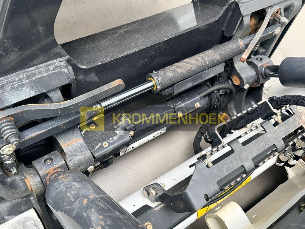 Bobcat T 76 + Laser-Grader 244 cm KH9535