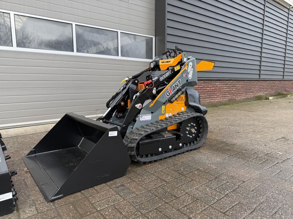 Giant GS950T skid steer minishovel NIEUW