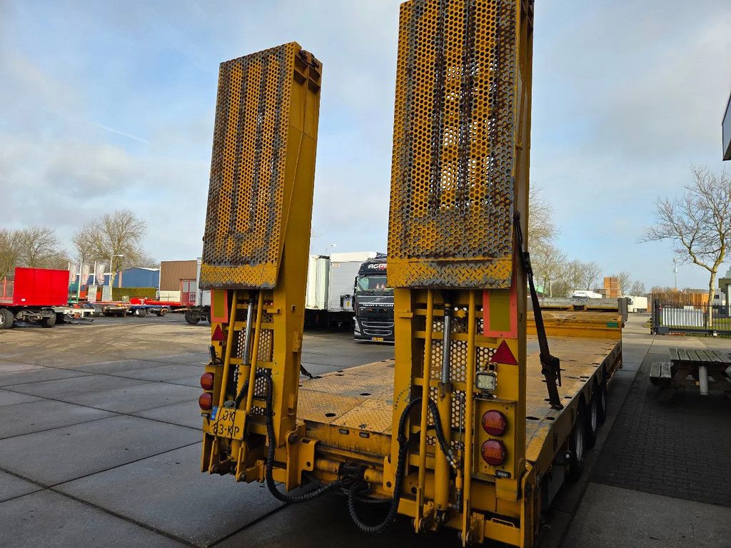 Stokota 3 as schuiver 3X GESTUURD,hydr rampen dubbelzijdig, verbreders, BPW assen ,trommelremmen