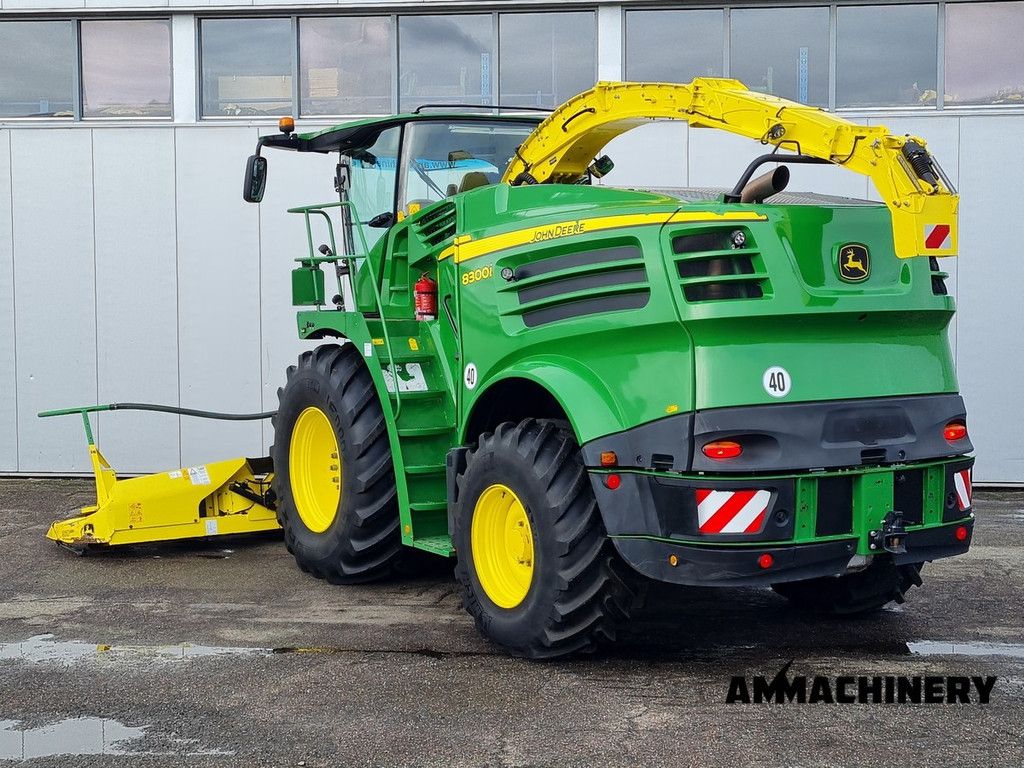 John Deere 8300