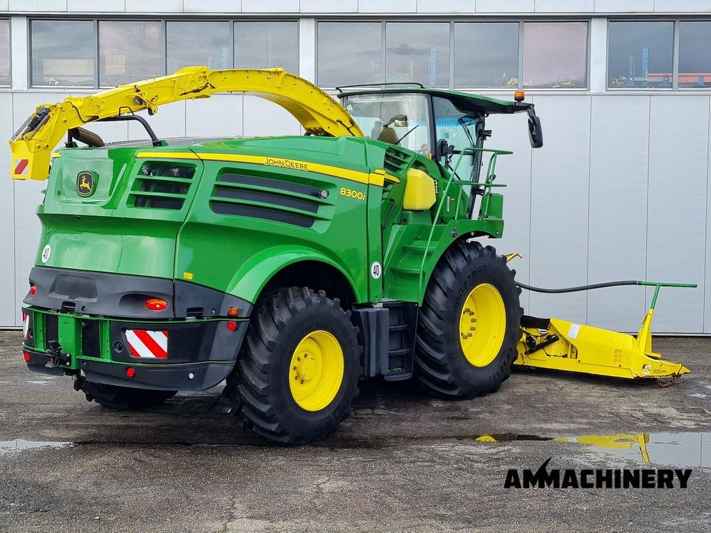 John Deere 8300