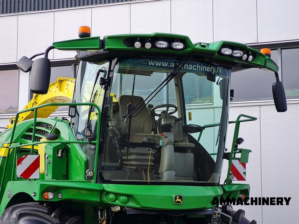 John Deere 8300