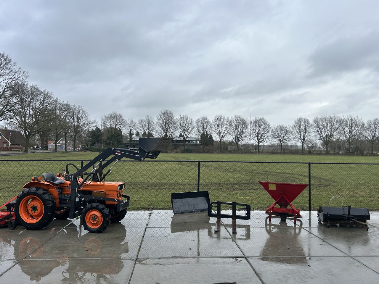 Mooie miditrekker Kubota L 245 DT met werktuigen (MARGE)