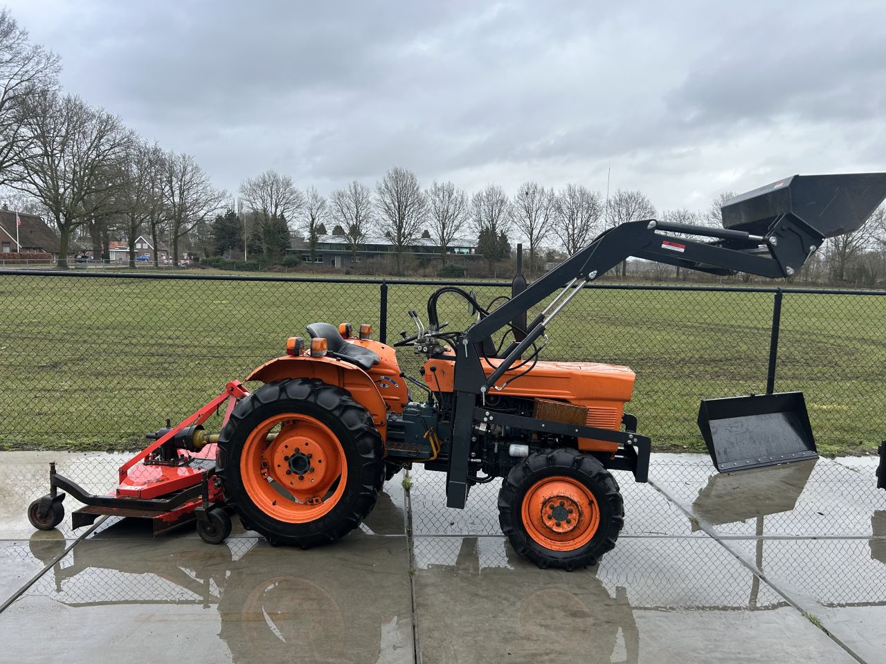Mooie miditrekker Kubota L 245 DT met werktuigen (MARGE)