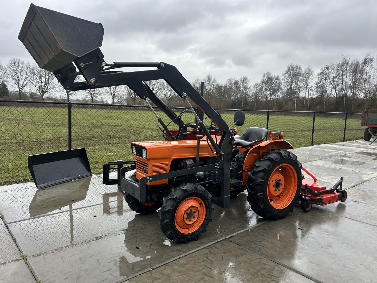 Mooie miditrekker Kubota L 245 DT met werktuigen (MARGE)