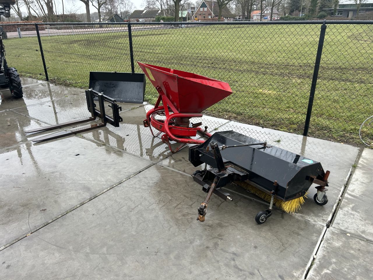 Mooie miditrekker Kubota L 245 DT met werktuigen (MARGE)