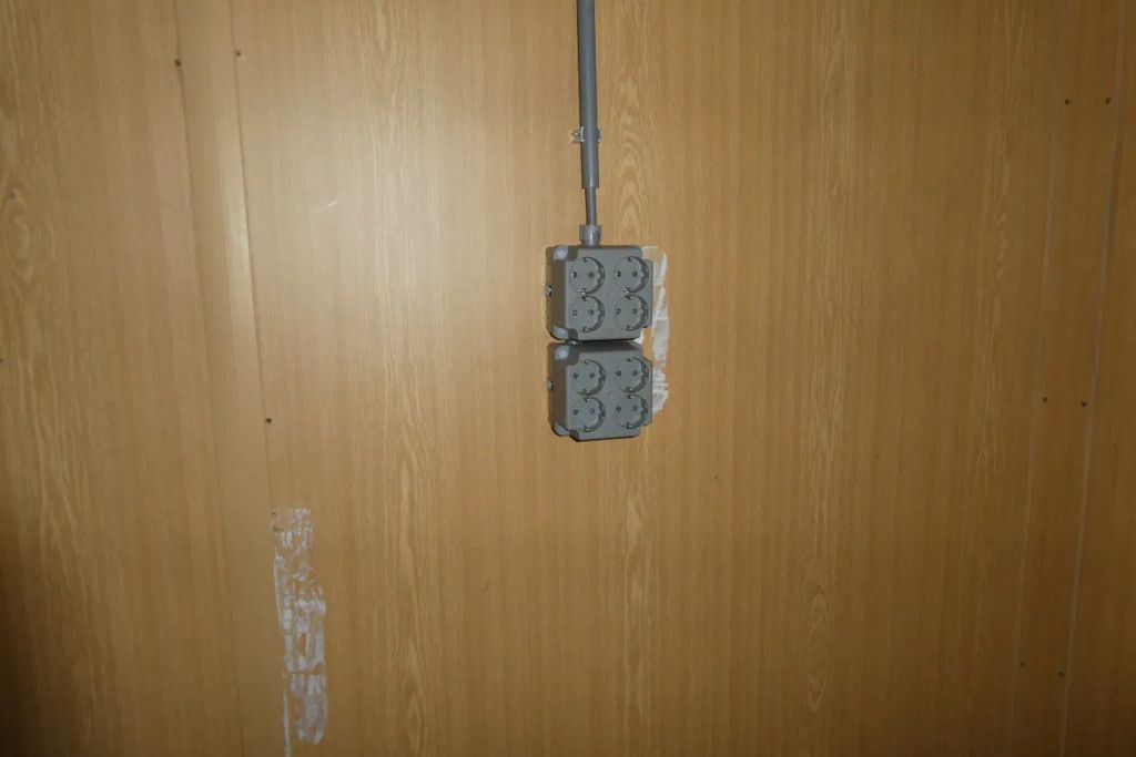 Brouwer Kantoorunit afm ca 6 x 3 mtr