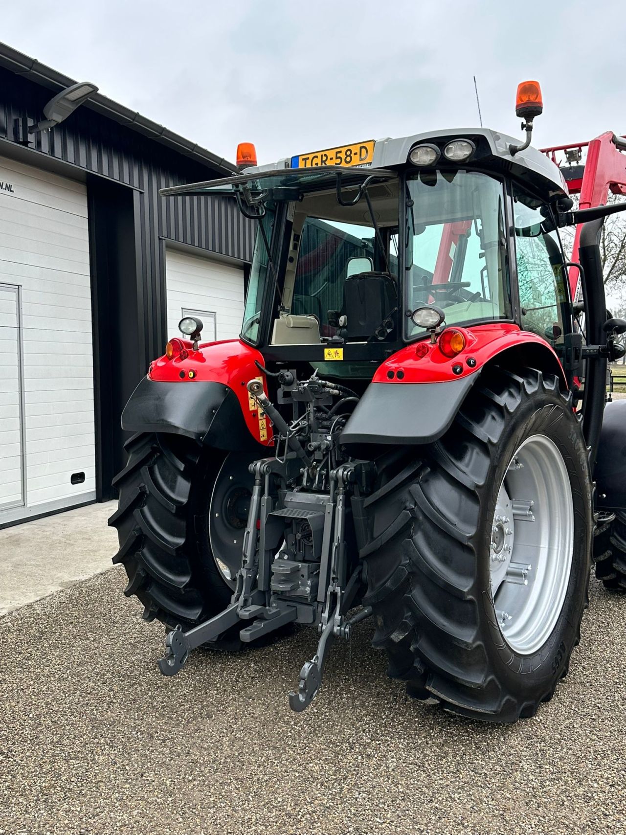TE KOOP: zeer nette MASSEY FERGUSON 5610