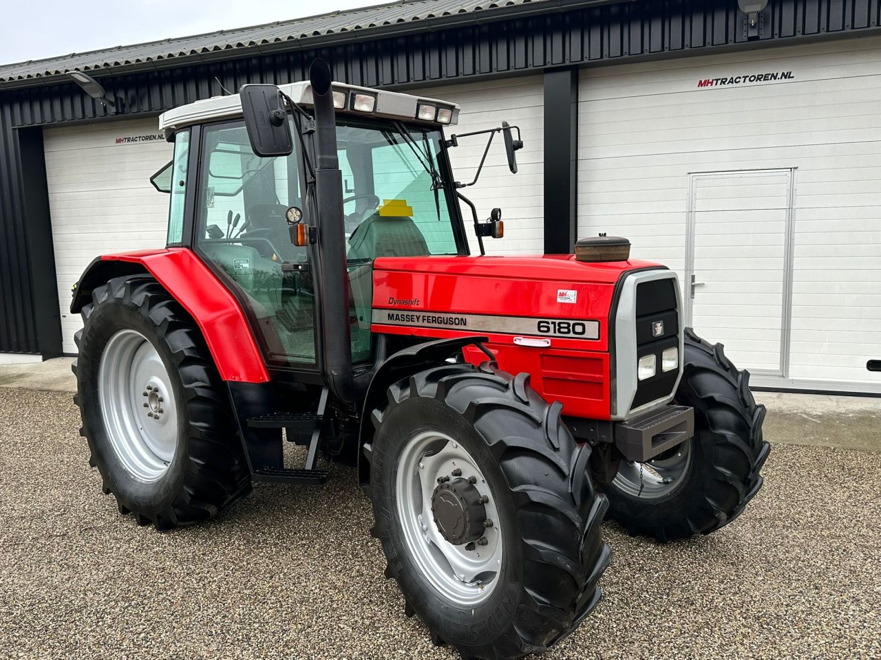 TE KOOP: zeer nette MASSEY FERGUSON 6180
