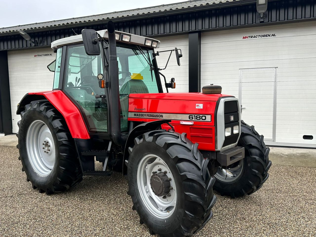 TE KOOP: zeer nette MASSEY FERGUSON 6180