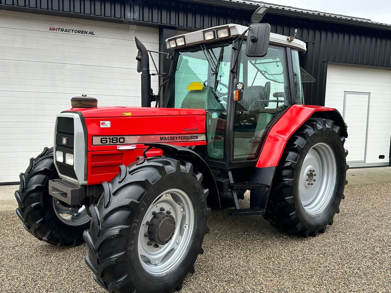 TE KOOP: zeer nette MASSEY FERGUSON 6180
