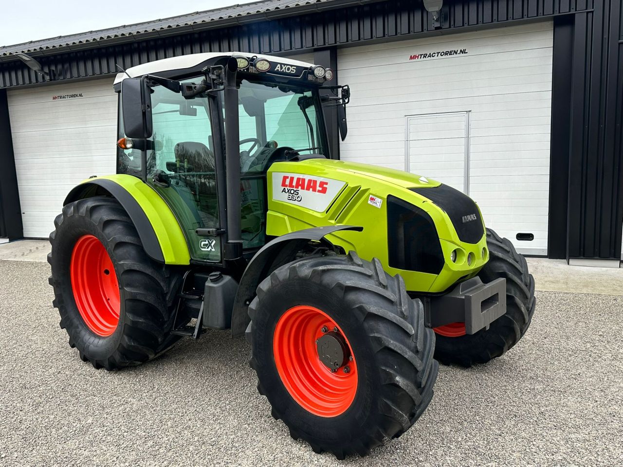 TE KOOP: zeer nette CLAAS AXOS 330