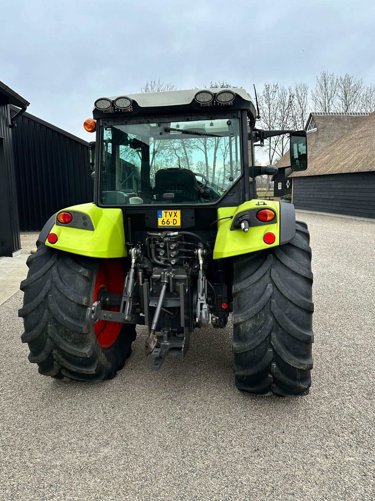 TE KOOP: zeer nette CLAAS AXOS 330