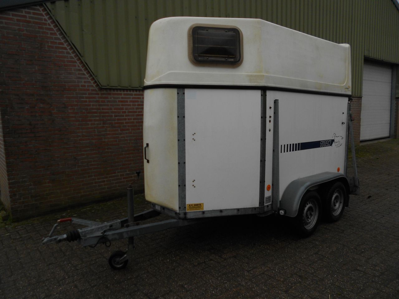 Titan jelsum paardentrailer