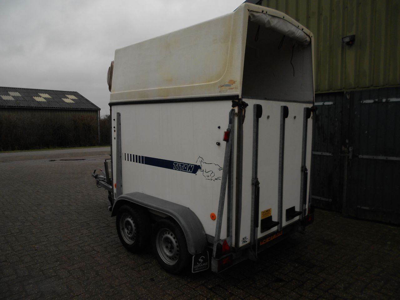 Titan jelsum paardentrailer