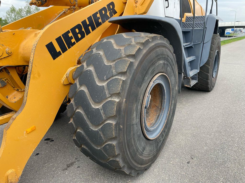 Liebherr L580