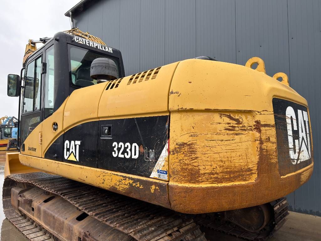 CAT 323D L