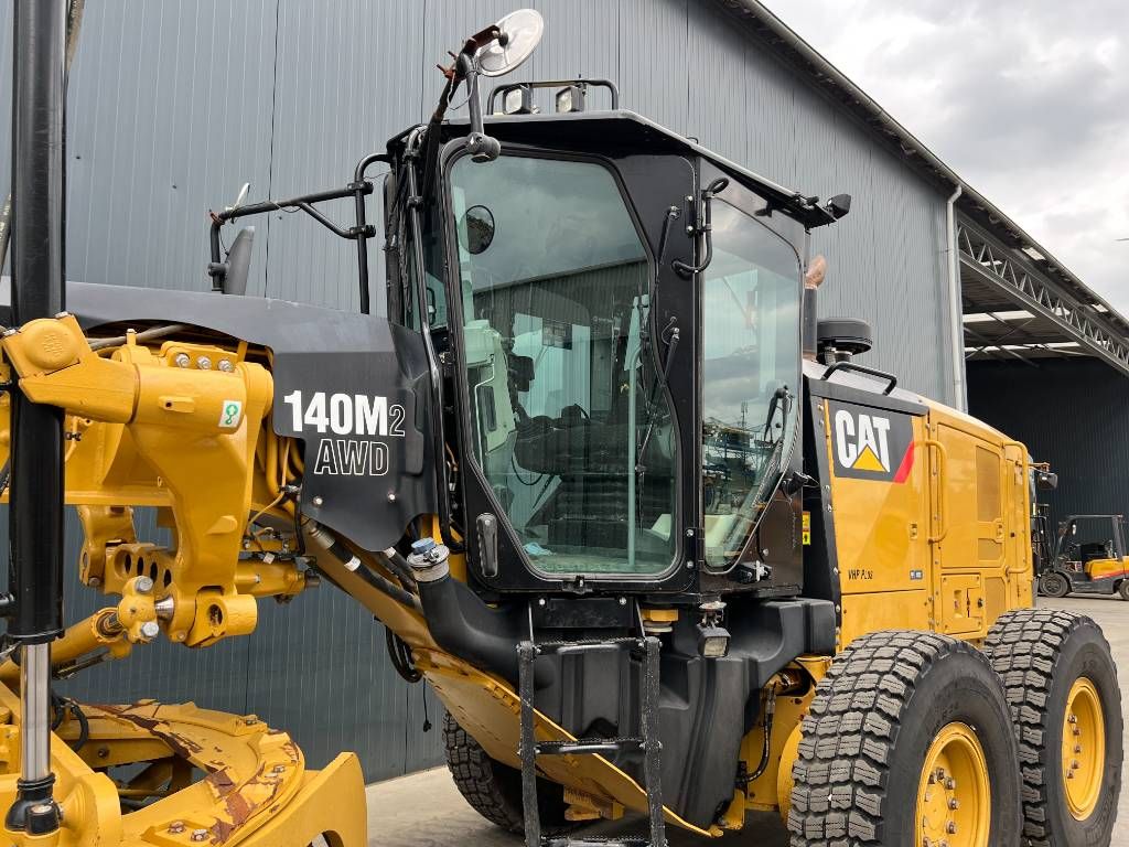 CAT 140M2 AWD