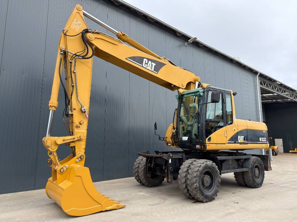CAT M322C