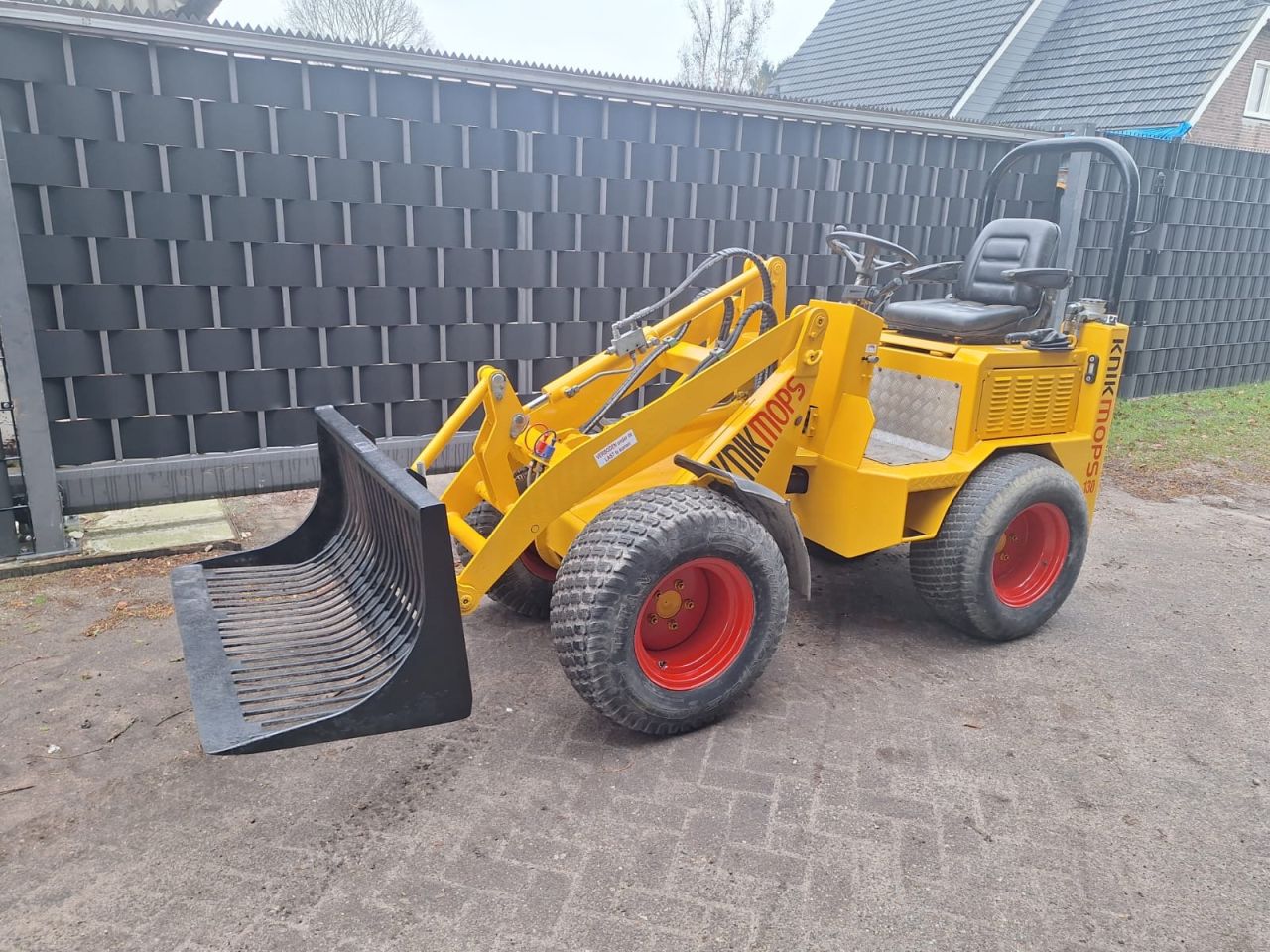 Knikmops 130 avant shovel kramer schaffer relly giant