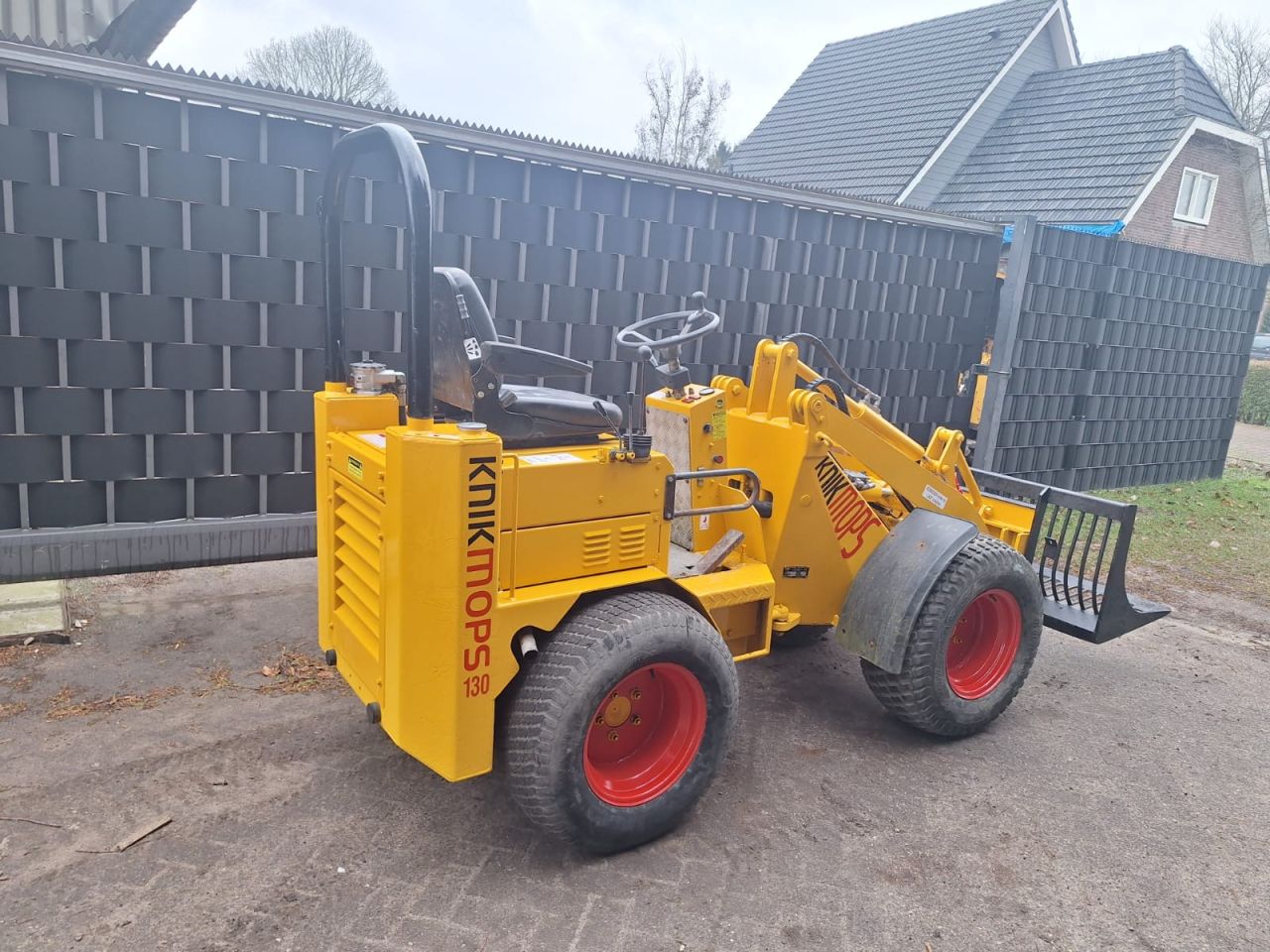 Knikmops 130 avant shovel kramer schaffer relly giant