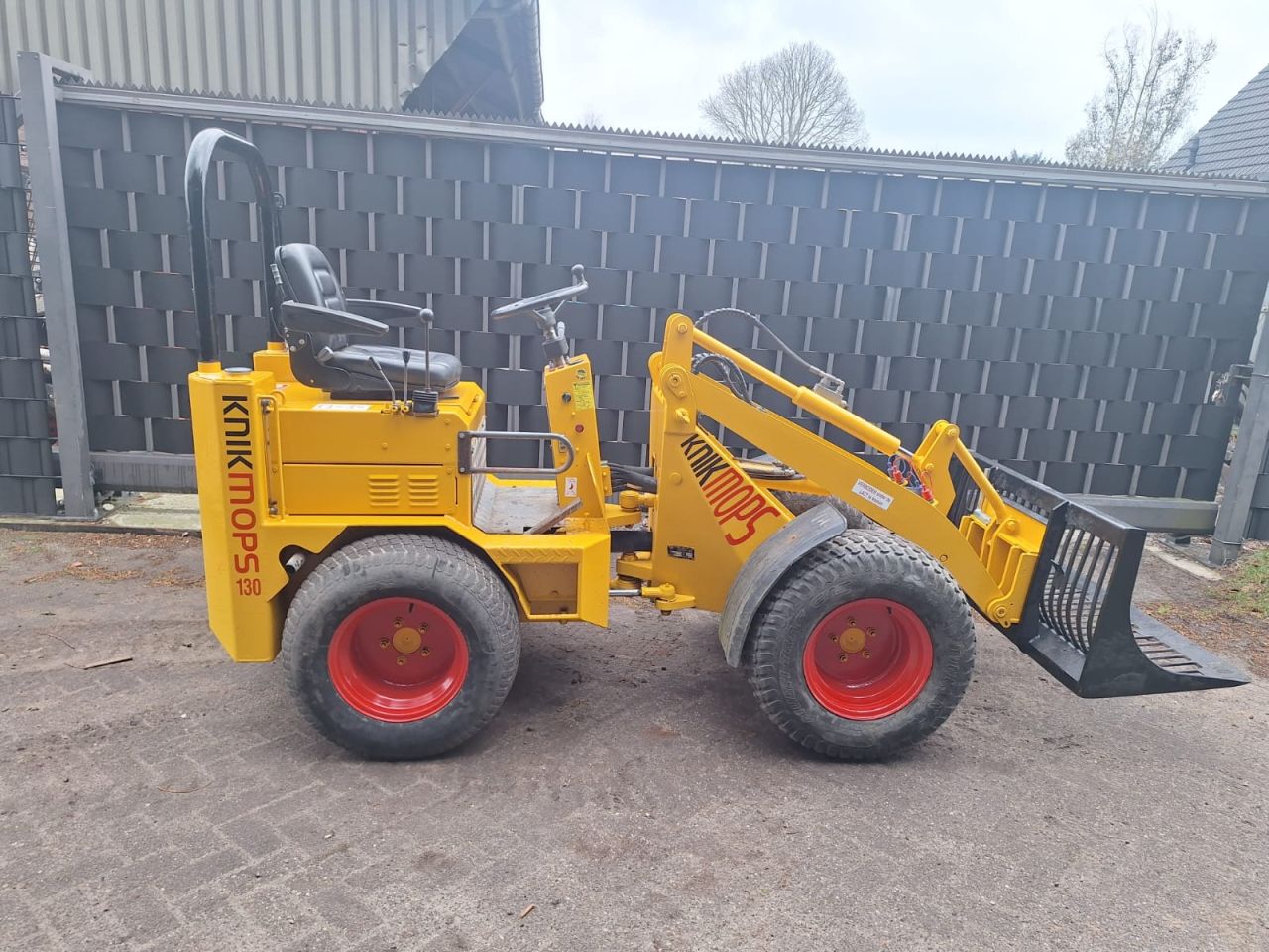 Knikmops 130 avant shovel kramer schaffer relly giant