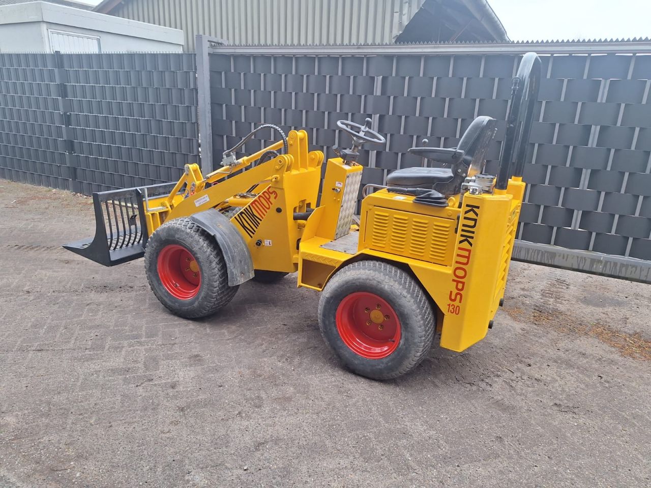 Knikmops 130 avant shovel kramer schaffer relly giant