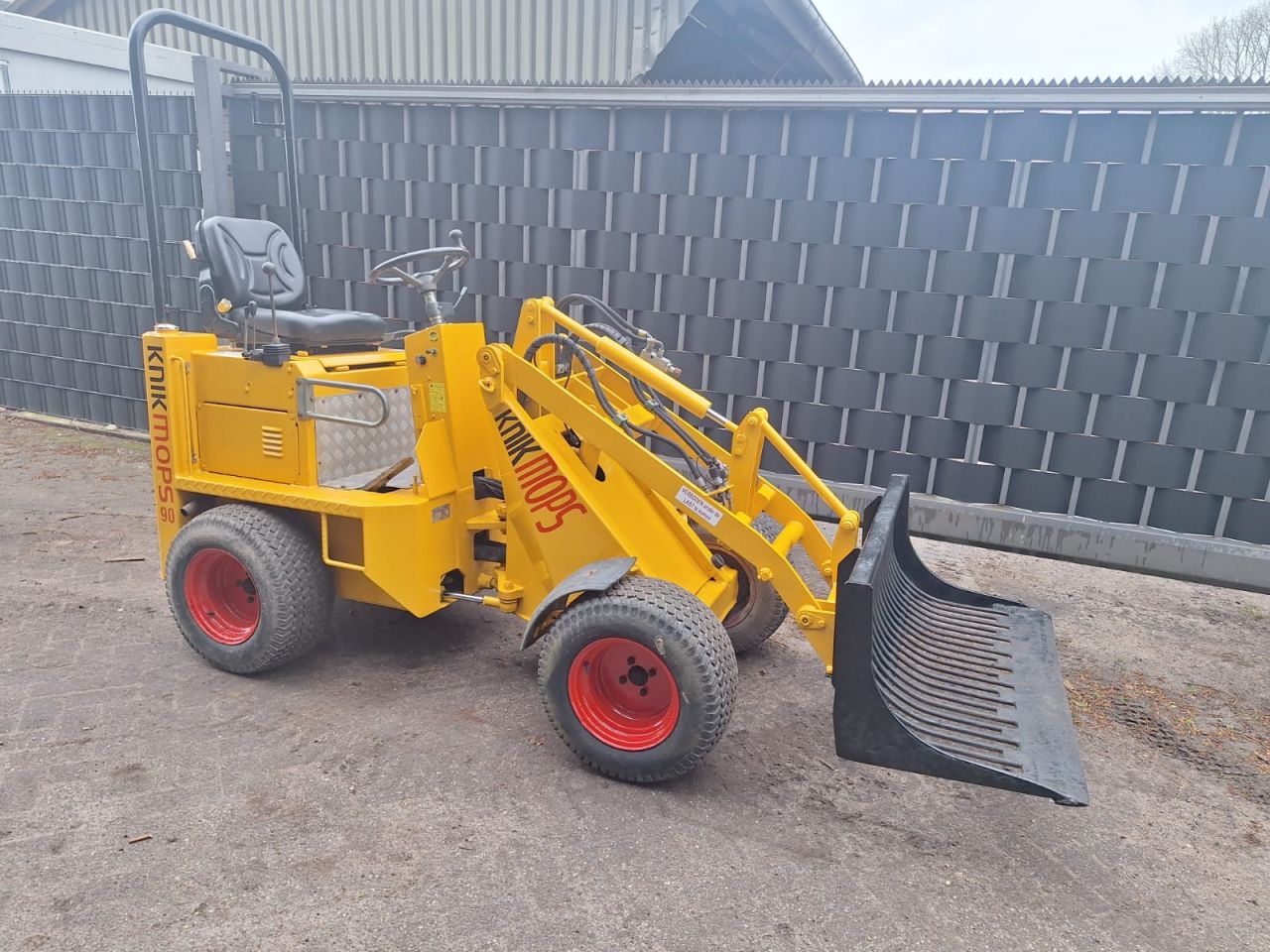 Knikmops 90 mini shovel ahlmann avant giant weidemann schaffer