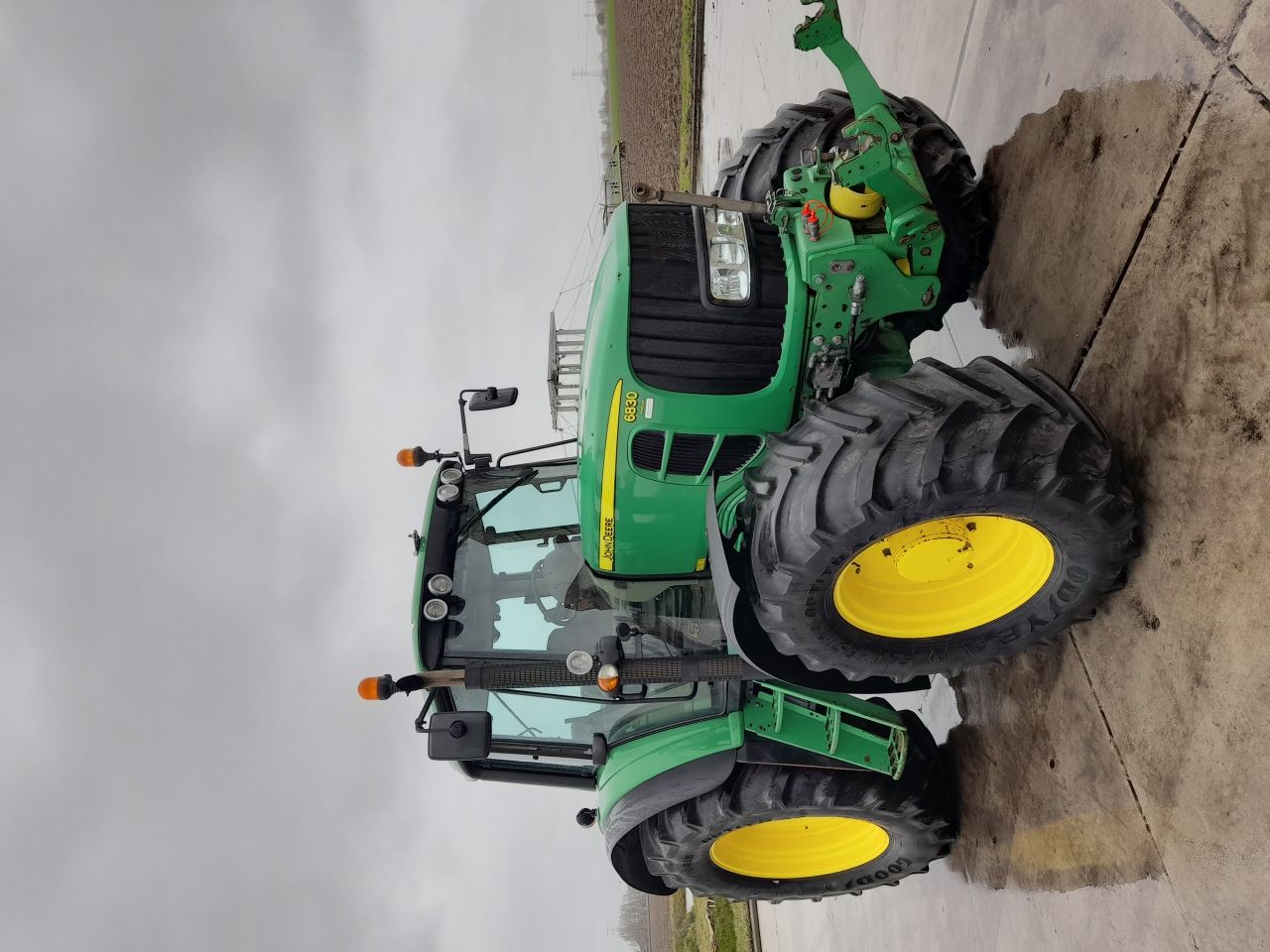 John Deere 6830