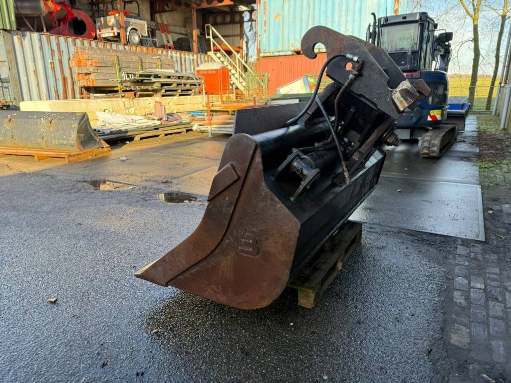 4 Different tiltbucket / kantelbak / Schwenklöffel CW30