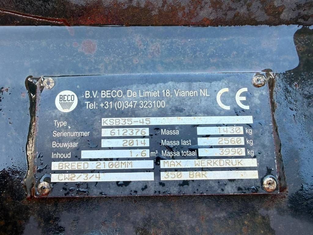 4 Different tiltbucket / kantelbak / Schwenklöffel CW30