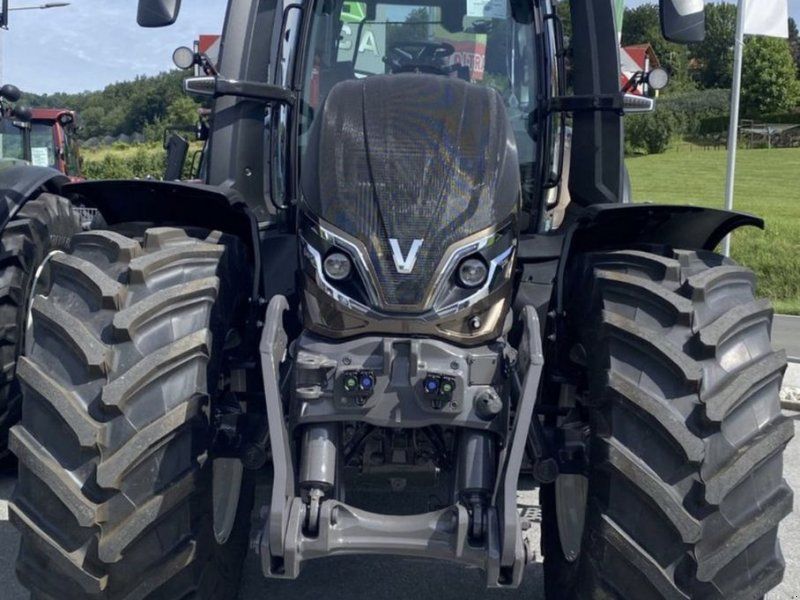 Valtra Q305